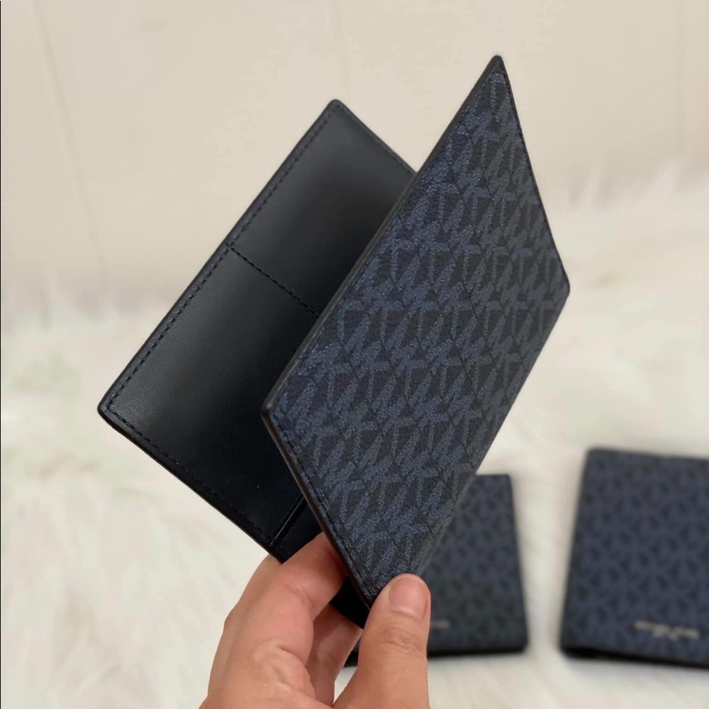 MK PASSPORT CASE FOR MEN - Picture 3 of 4